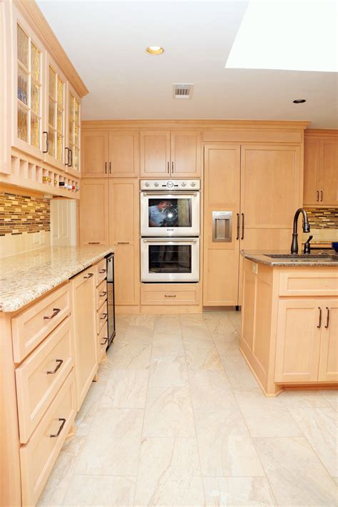 light maple kitchen cabinets with stainless steel appliances|honey stained maple kitchen cabinets.